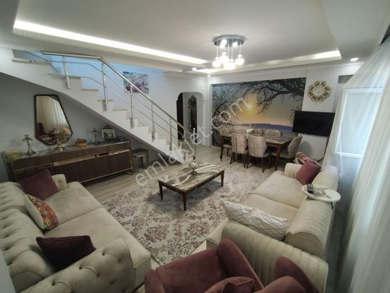 Rami Cuma Mahallesi'nde 3+2 18 Yaşinda Dubleks Otoparkli