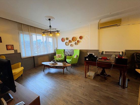 Karaca'dan İstasyon Caddesinde Yenilenmiş 3+1 Satılık Daire