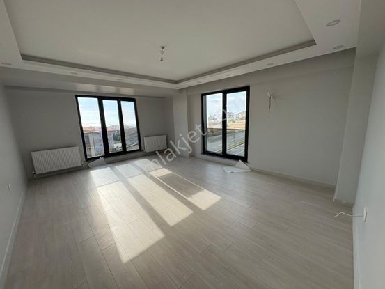 Karaca'dan Atatürk Ana Cadde Üzere 3+1 Satılık Daire