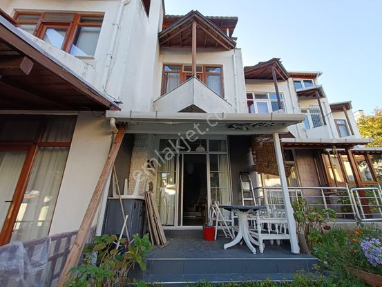 Karaca'dan Denize Sıfır, İskelesi Olan Tripleks Satılık Villa