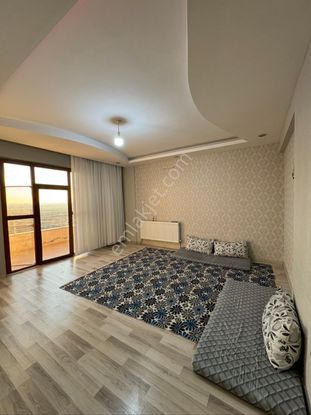 Bağcılar Siverek Yolu Üzeri Satılık 3+1 Son Kat Daire..