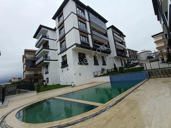 Karaca'dan Zafer Mah.de Havuzlu Sitede 3+1 Satılık Daire