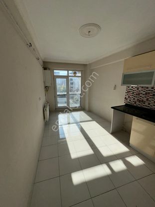 Fatihmahallesinde Tranvayın Dibinde Çok Geniş 1+1 Arakat Daire