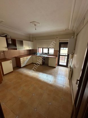 Sümer Mahallesinde 170 M2 Arakat Geniş 3+1 Satılık