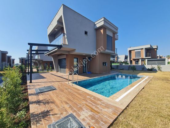 Yeni Yapı Özel Havuzlu Özel Otoparklı Akıllı Sistem 3+1 Villalar
