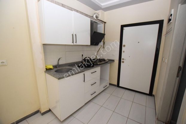 Burdur Ak Emlak'tan-merkezde Eşyasız Cam Balkonlu 1+1 Daire