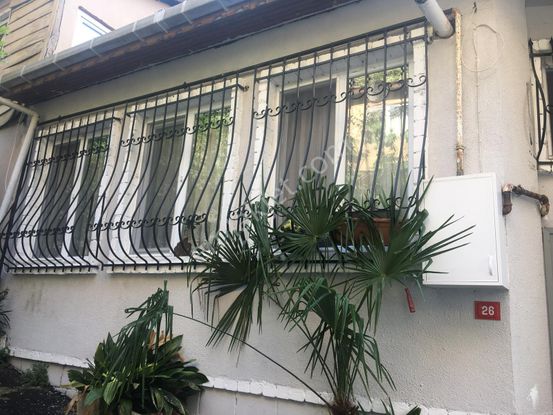 Tarabya Sahile Ulaşıma Yakın Merkezi Bölge 1+1 Satılık Bahçeli Müstakil Ev