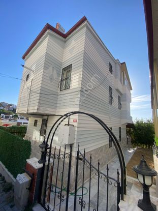 Kuşadası Kadınlar Denizinde 3+1 Doğalgazlı Kiralık Villa