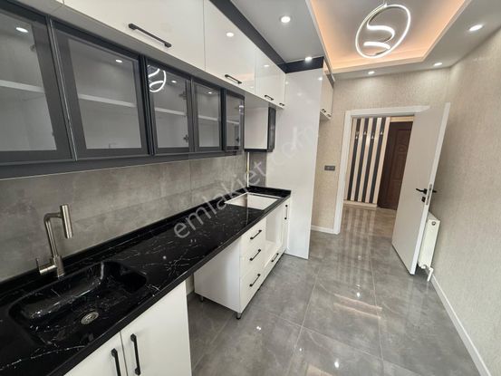 Bilgen Vatan'dan Nuri Pamir Cadde Yakını Metro Yürüme Mesafesi Megalüks Yapılı 3+1 Satılık