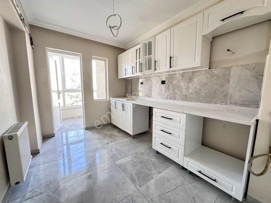 Şentürk Gayrimenkul'den//1.kat Full Yapılı// Masrafsız!!