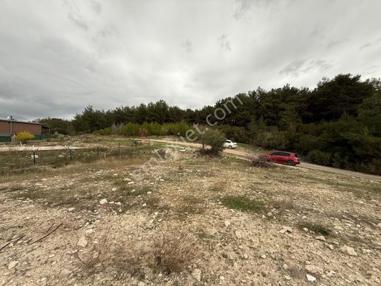 Bornova Yakaköyde Satılık Geniş Harika Konumlu Arsa