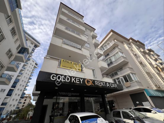 Alanya Mahmutlar Mahallesinde Merkezi Konumda Kiralık 2+1 Ayrı Mutfak Daire
