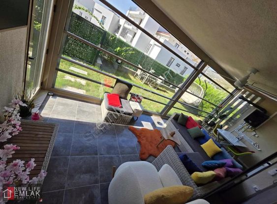 Kuşadası Merkezde 3+1 Bahçeli Satılık Daire