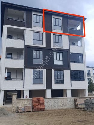 İnegöl Cerrah Ta Asansörlü 2+1 Satılık Köşe Daire