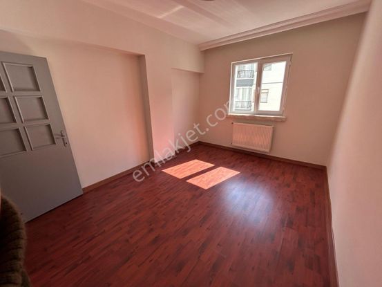 Emaks'tan/cevizlidere Merkezde/iyi Konumda/bakımlı/temiz/3+1