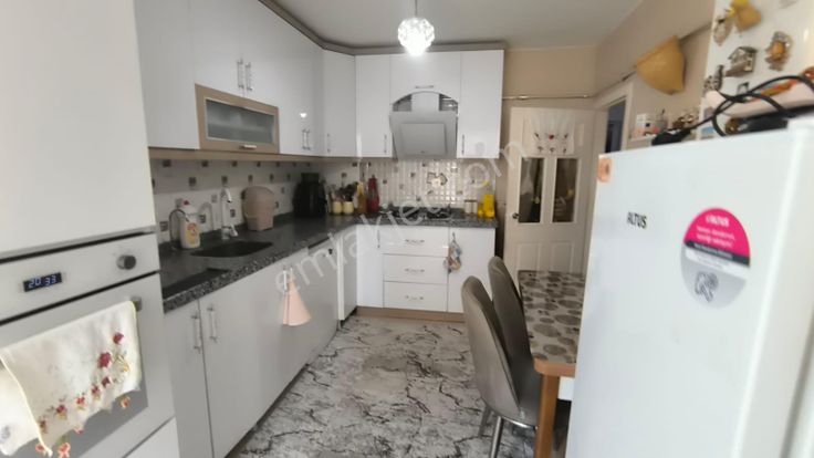 Yılmaz Gayrimenkulden Asansörlü Cadde Üzeri Ful Yapılı Kacırılmayacak 3+1 Fırsat Dairesi