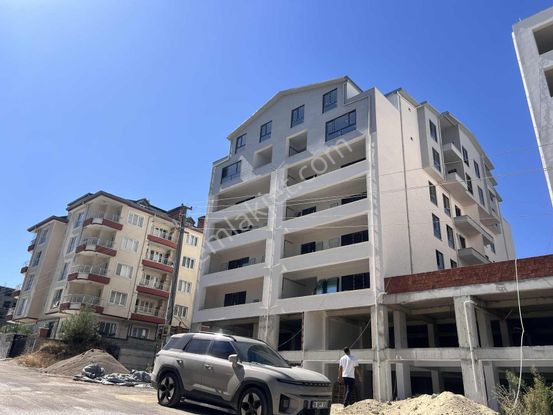 Kayapa'da Cadde Üzeri Geniş 2+1 Giyinme Odalı Dubleks