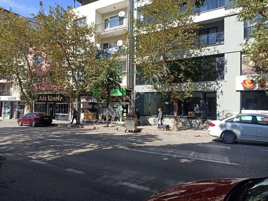 Selçukbey Caddesinde Konat Apartmanı Altı 100 M2 Kiralık Dükkan,
