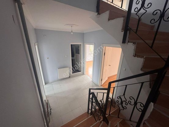 7+1 Bahçeli Müstakil Zemin Kat + Üç Katlı Kiralık Villa