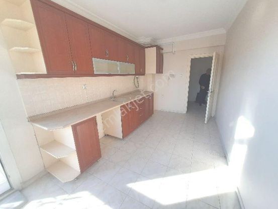 Manisa Akhisar Hürriyet Mah.‼️ Devlet Hastanesi Yakın– Doğalgazlı, Asansörlü Kiralık 3+1 Daire