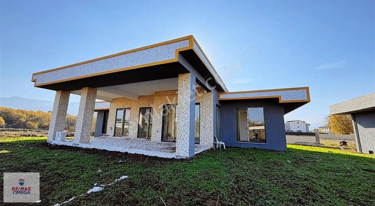 Kartepe İbrikdere'de Tek Katlı Lüks Müstakil Havuzlu Villa