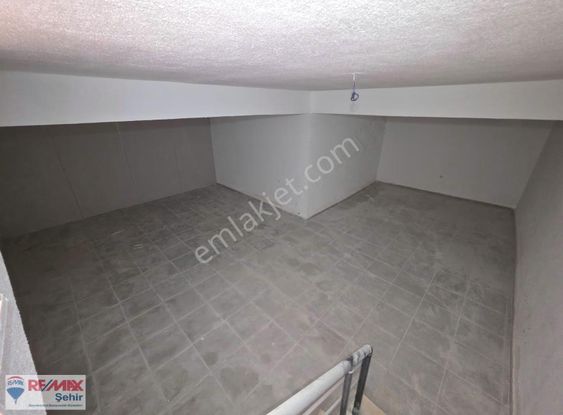 Remax Yalovadan Altınova Merkezde Kiralık Depolu İşyeri