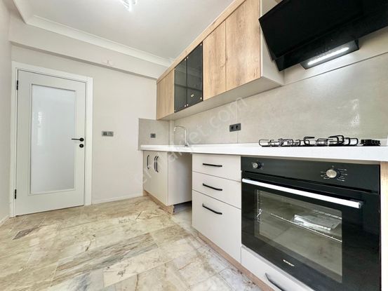 ꧁ay Emlak'tan꧂akçay'da Bahçe Kullanımlı Müstakil Tadında Ayrı Mutfak İçi Yapılı Satılık 2+1 Daire