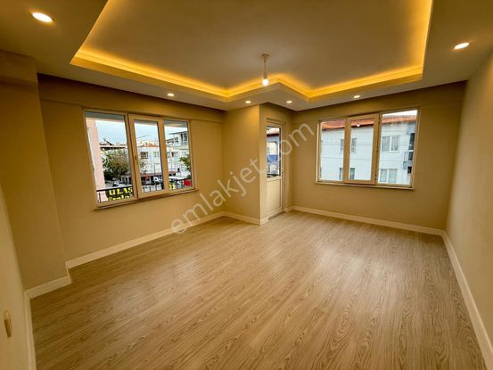 Taş Emlak'tan Plaja Yakın 2+1 Bakımlı Daire