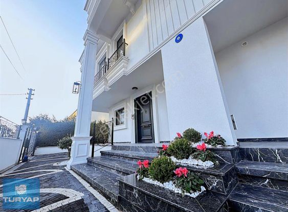 Ordu Cumhuriyet Sahilde Kiralık Özel Tasarımlı,havuzlu Villa