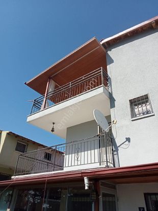 Kuşadası Karaovada Bahçeli Satılık İkiz 3+1 Triplex Villa.