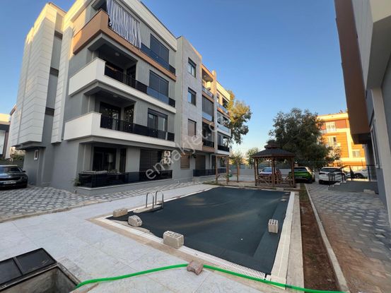 Kaçırılmayacak Fırsat Daire Giyinme Odalı Yüzme Havuzlu 2+1