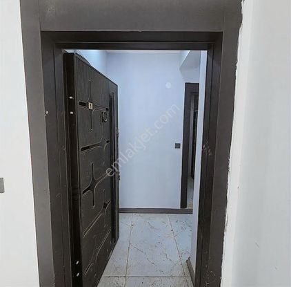 Burhaniye Merkezde Mükemmel Konumda Yüksek Giriş 1+1