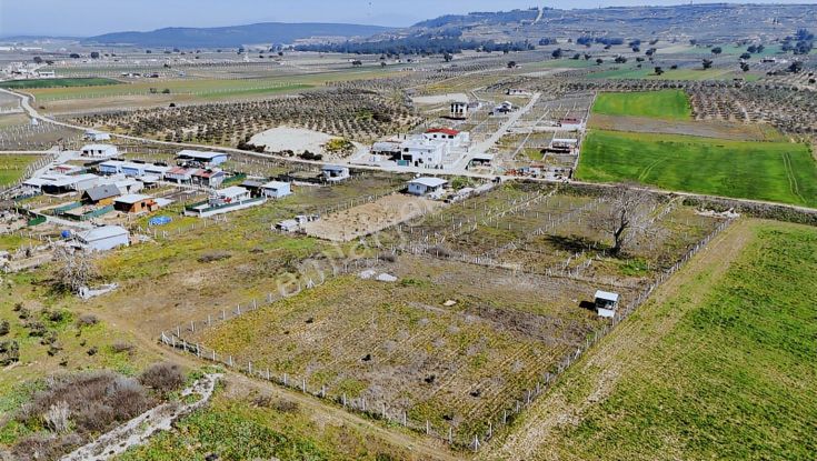 Menderes Develide Tek Tapu Müstakil Parsel Bahçe