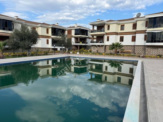 Altınoluk Havuzlu Bahçeli Otopark Alanlı Denize 100 Metre Site İçerisinde Geniş 2+1 Daire