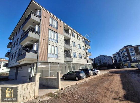 Mehmetakifersoy Kelebek Çayırı'nda Cadde Üzeri 3+1 İskanlı Daire