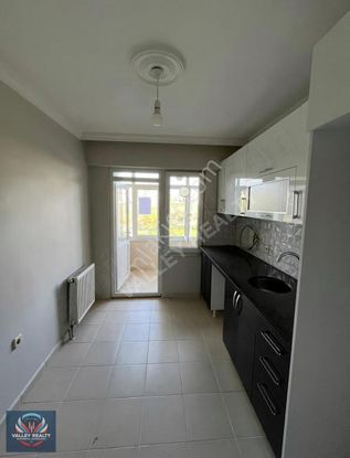 Valleyden Cumhuriyet Mahallesi'nde Geniş 2+1 Satılık Daire!!!!