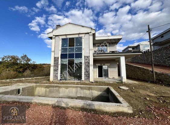 Kabaoğlu'nda Özel Havuzlu Şömineli Lüks Villa