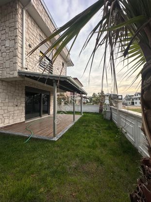 Üstüner Gayrimenkul'den 4+1 Satılık Triblex Villa