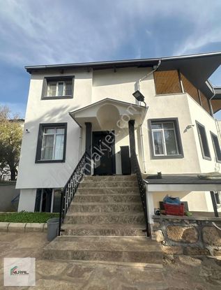 Şehir Ve Deniz Manzaralı Eşi Bulunmaz Villa