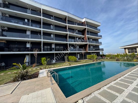 Kuşadası Değirmenderede Havuzlu Sitede Eşyalı Kiralık 2+1 Arakat