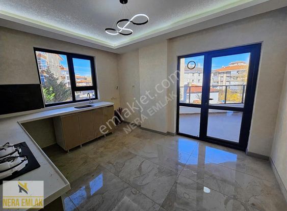 Bağlum Cad. Üstü Sıfır Oturum Hazır E.banyo Geniş M2 Emsalsz 3+1