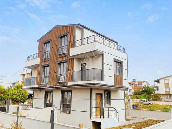 Kartallar'dan Büyük Bahçeli Teraslı Yazlık Villa