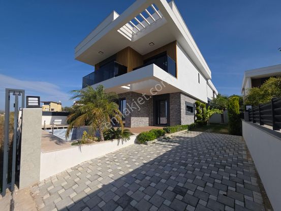 Kuşadası Satılık 4+1 Villa
