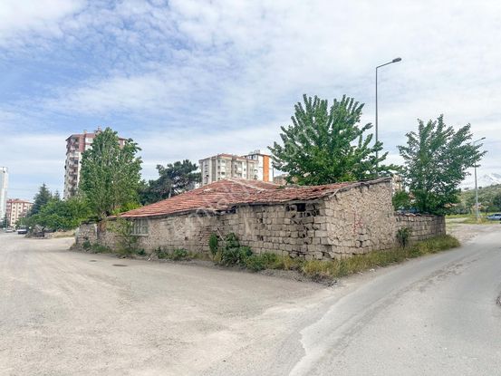 Esentepe Tramvay Durağı Önünde Yatırımlık Arsalı Müstakil Ev