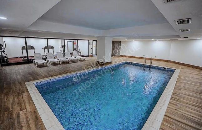 Bahçeşehir Konakları'nda Satılık 4+1 Köşe Daire