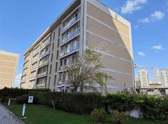 Spradon Quartz Kısa Katlı Havuz Manzaralı Tadilatlı 3+1 Satılık