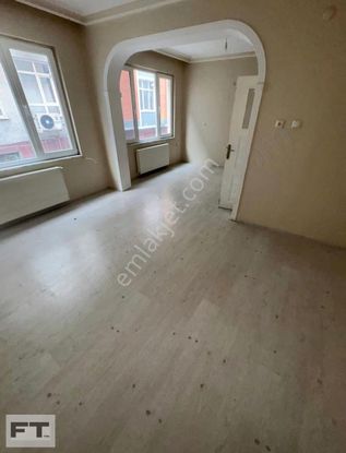 Gazi Caddesi Elit Fırın Arka Sokağında Kiralık 2+1 Daire