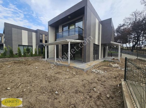 Çanakkale Kale Country'de Site İçi Bahçeli 4+2 Lüks Yaşam