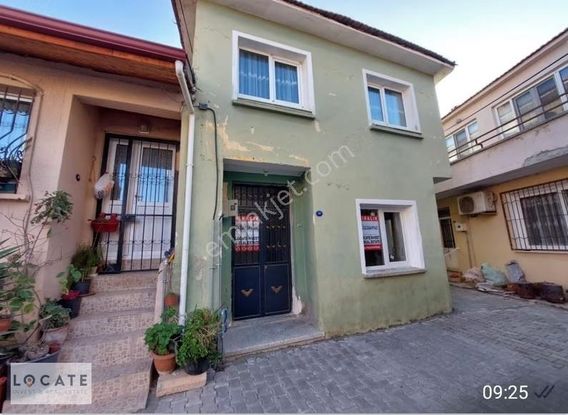 Urla Merkezde Kiralık Avlulu 2+1 Daire