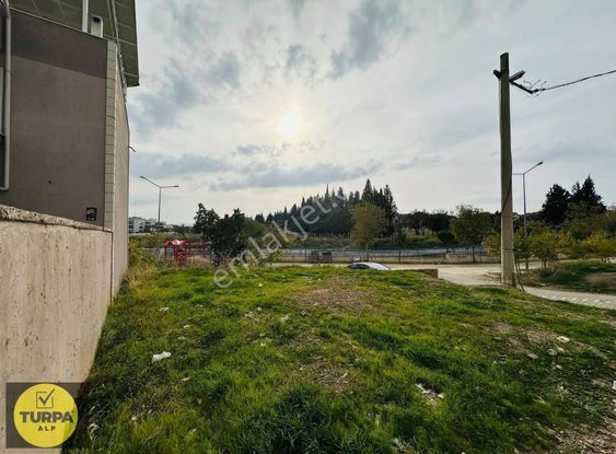 Menderes Gölcüklerde Satılık Köşe Konumda Bahçe